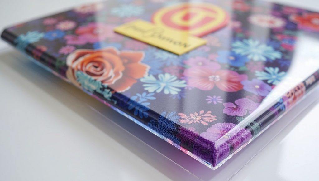 Узнайте о преимуществах УФ печати на поликарбонате, областях применения и современных технологиях производства. Компания «Моя печать» в СПб предлагает полный цикл услуг.